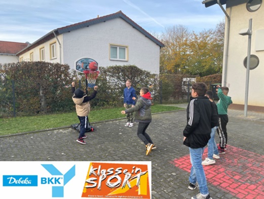Bewegte Pause im Standort Meckenheim – ein Basketballkorb zieht ein!